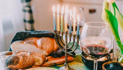 九游体育网站_ 全景高空绳索穿越赛，极速体验天空之巅，高空绳索表演